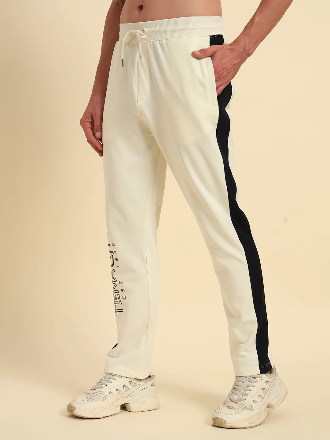 Men's Off White Solid Regular Fit Casual Track Pant - Image 4
