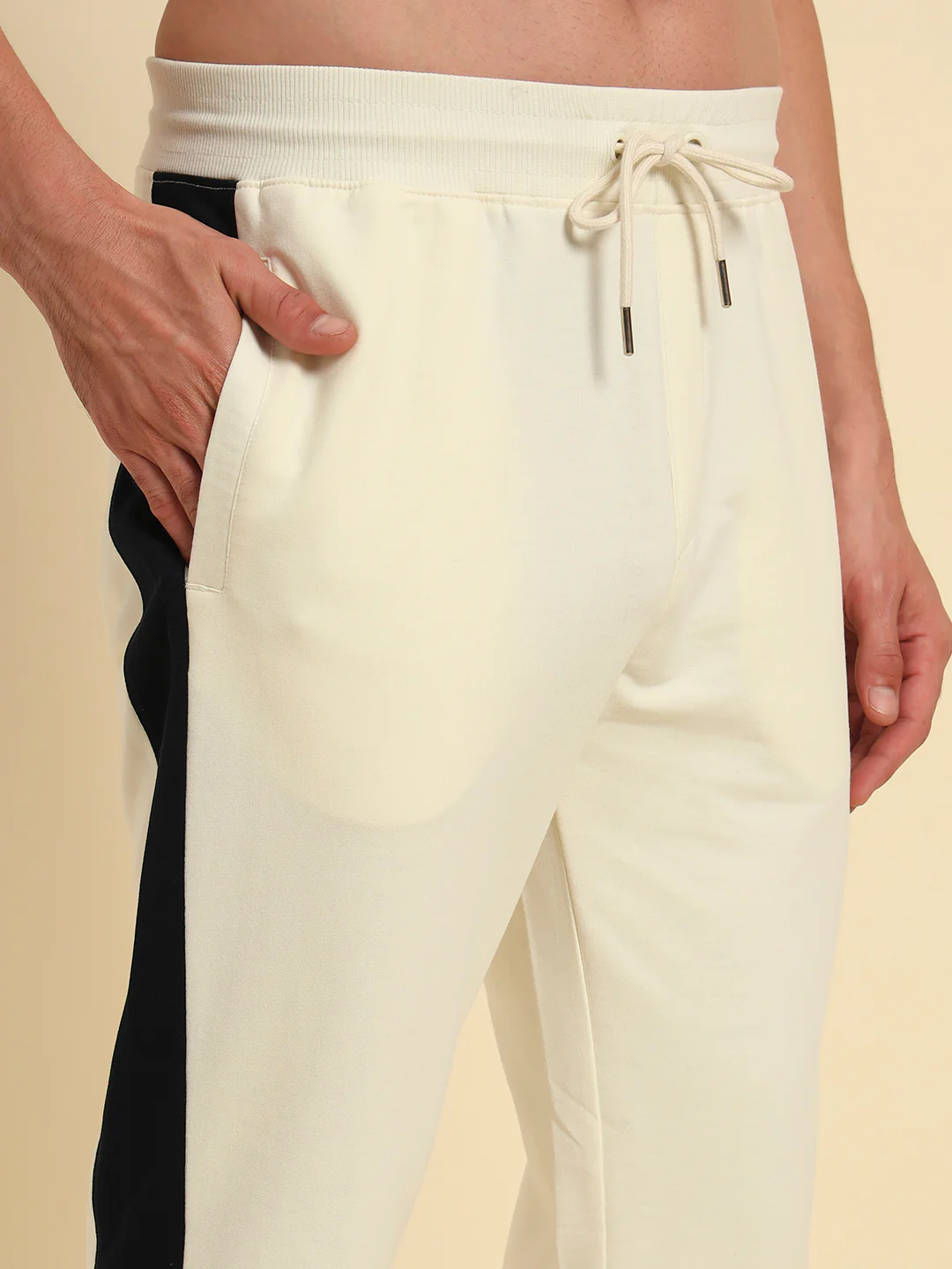 Men's Off White Solid Regular Fit Casual Track Pant - Image 7