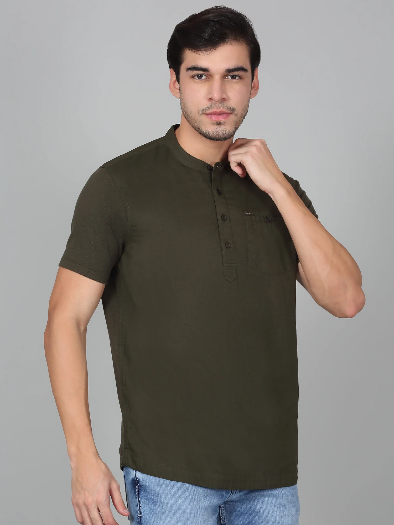 Men's Solid Green Mandarin Collar Regular Fit Half Sleeves Kurta - Image 3