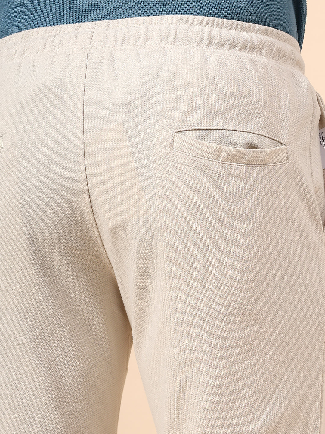Men's Solid Off White Regular Fit Casual Bermuda - Image 7