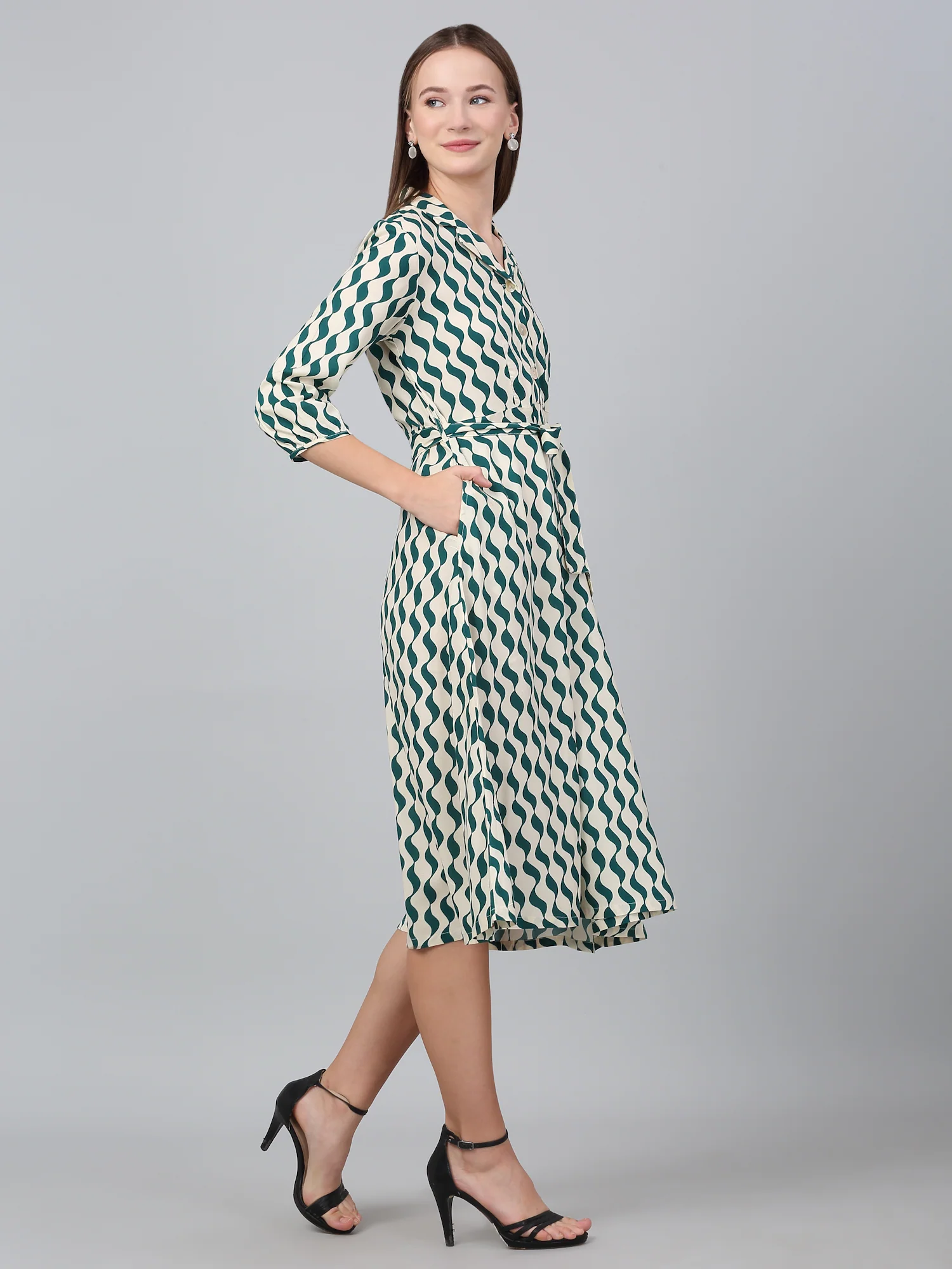 Women Green Shirt Collar Printed Dress - Image 4
