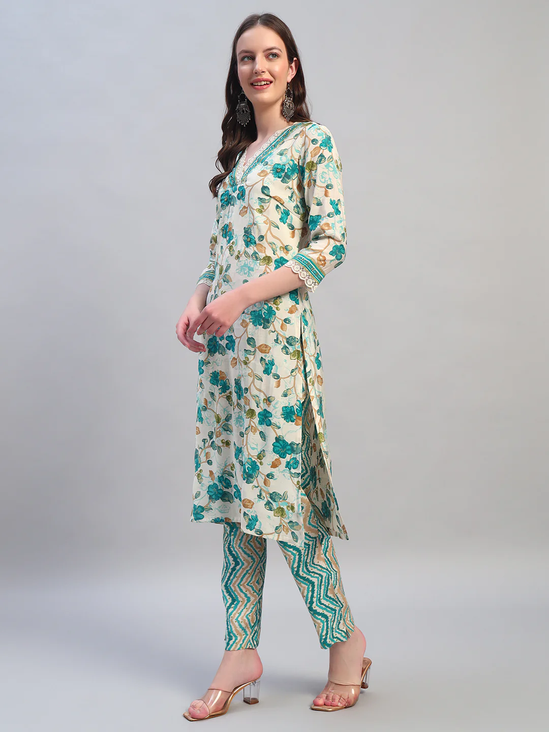 Women Printed Blue V-Neck 3/4th Sleeves Kurti Plazzo Set - Image 3