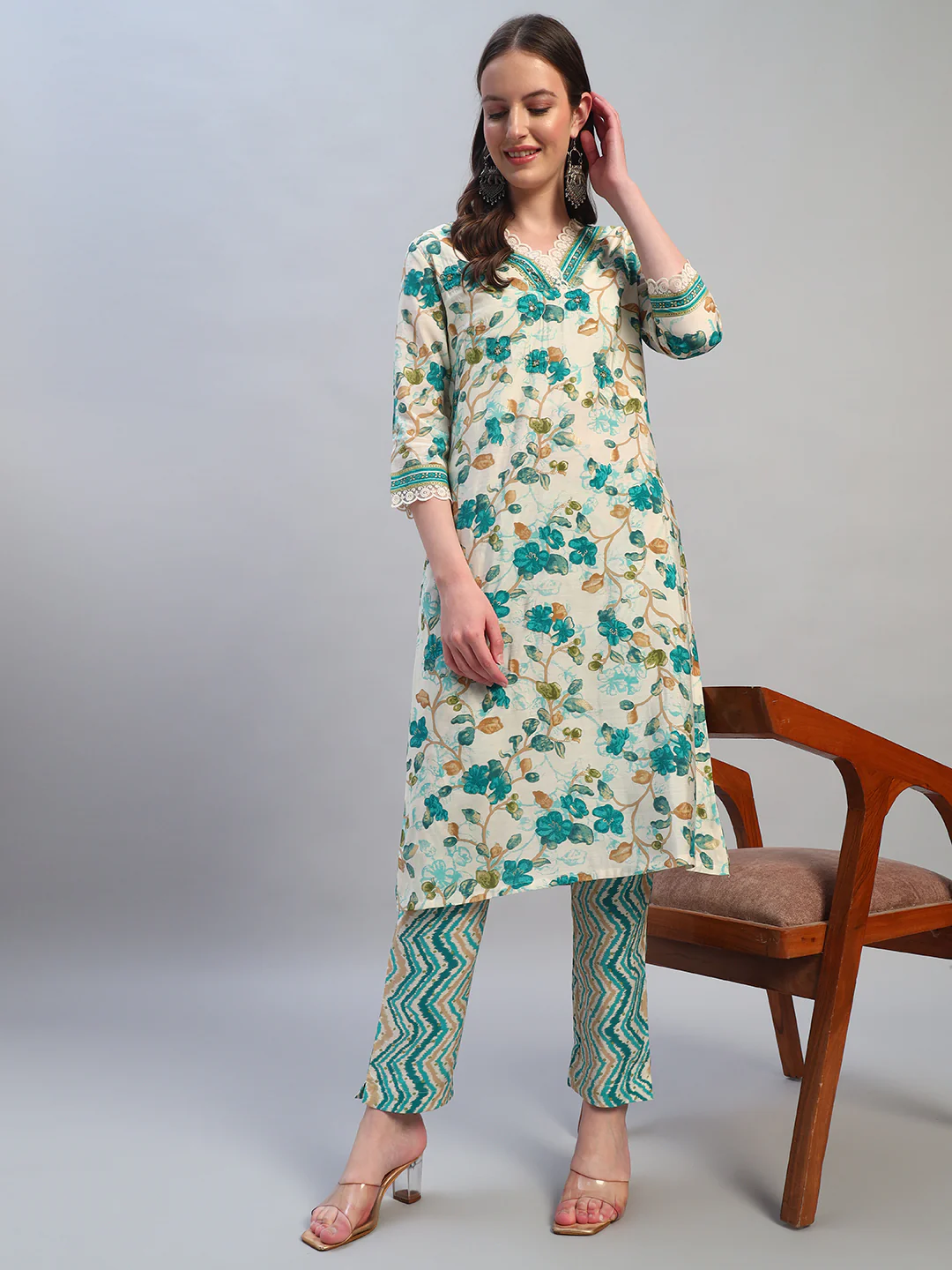 Women Printed Blue V-Neck 3/4th Sleeves Kurti Plazzo Set - Image 8