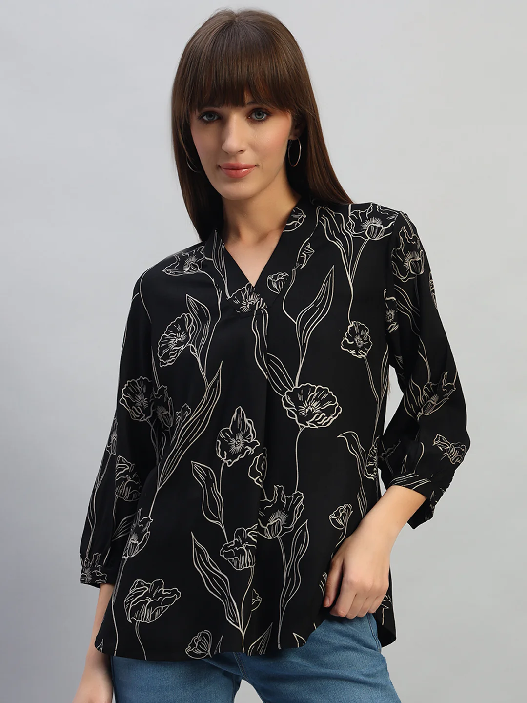 Women's Black Printed Full Sleeves V-Neck Casual Top - Image 2