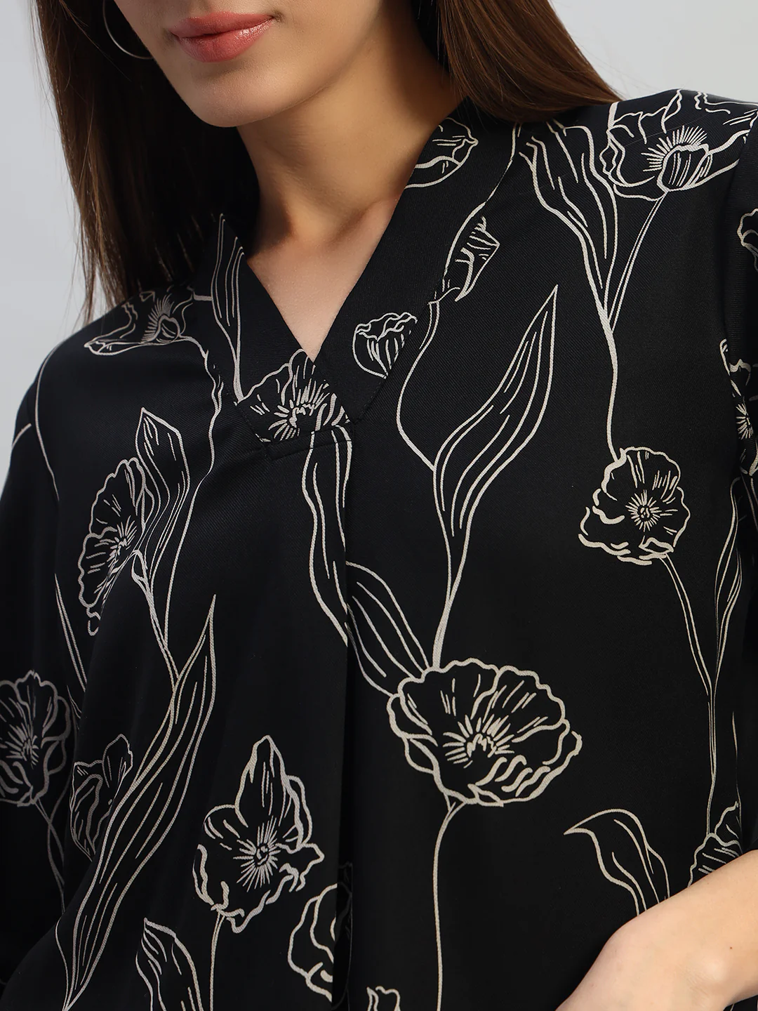 Women's Black Printed Full Sleeves V-Neck Casual Top - Image 6