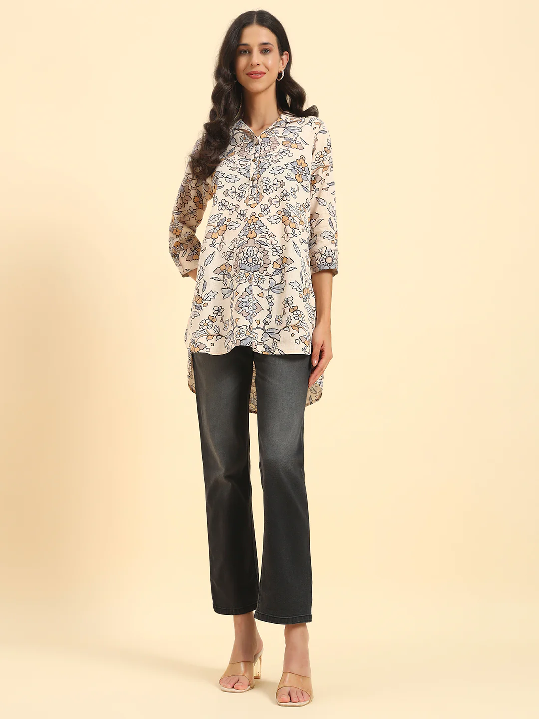 Women's Black Solid Regular Fit Casual Jeans - Image 7