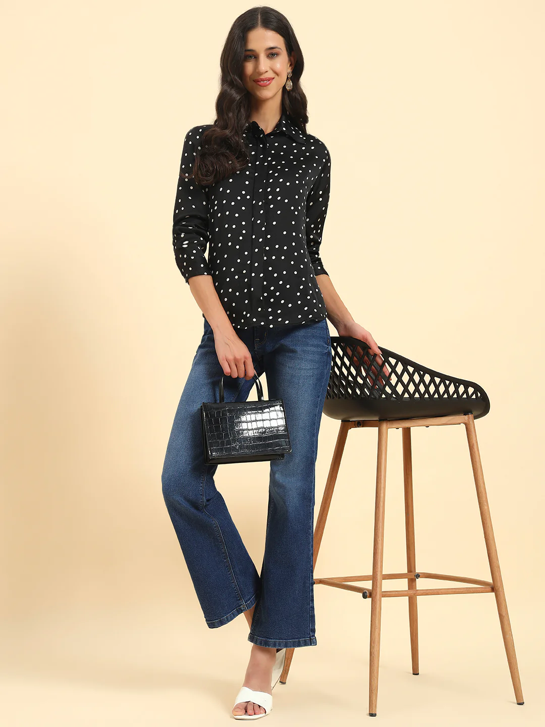 Women's Blue Solid Regular Fit Casual Jeans - Image 9