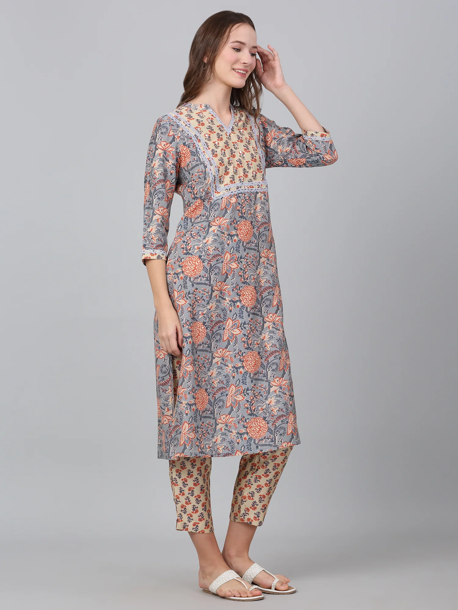 Women's Grey Floral Print Casual Kurta Palazzo Set - Image 4
