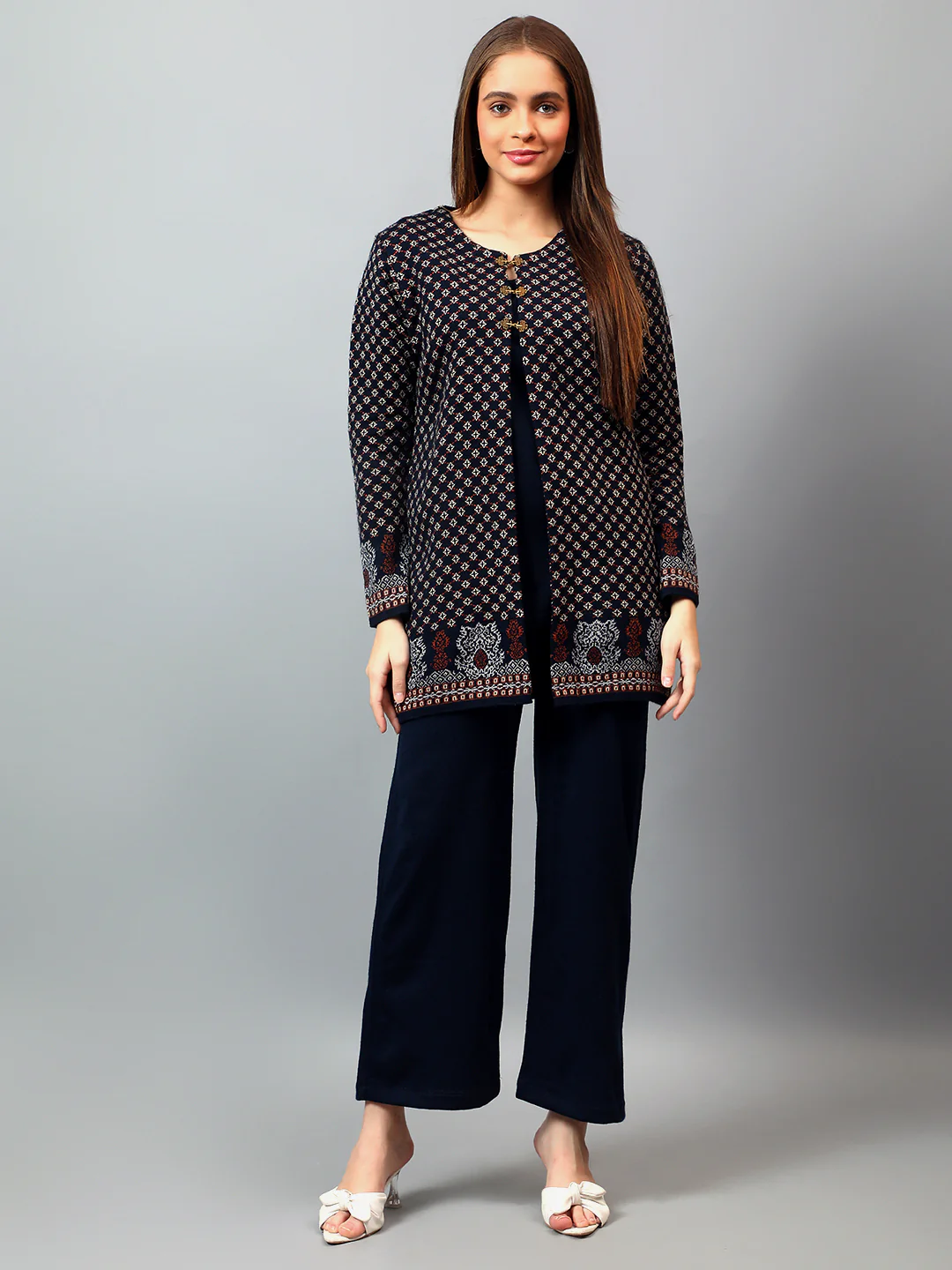 Women's Navy Blue Printed Round Neck Kurta Palazzo Set For Winter - Image 2