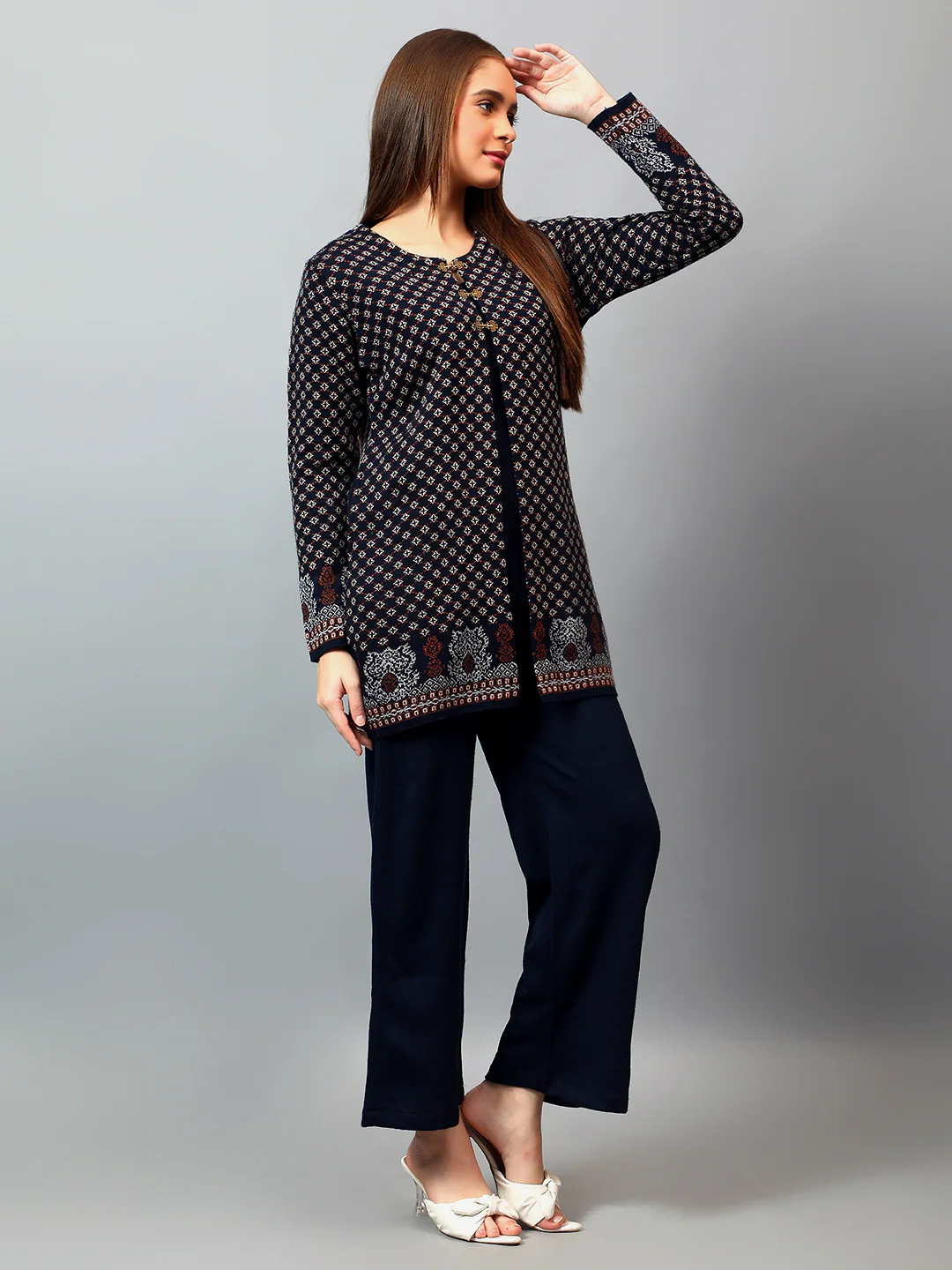 Women's Navy Blue Printed Round Neck Kurta Palazzo Set For Winter - Image 4