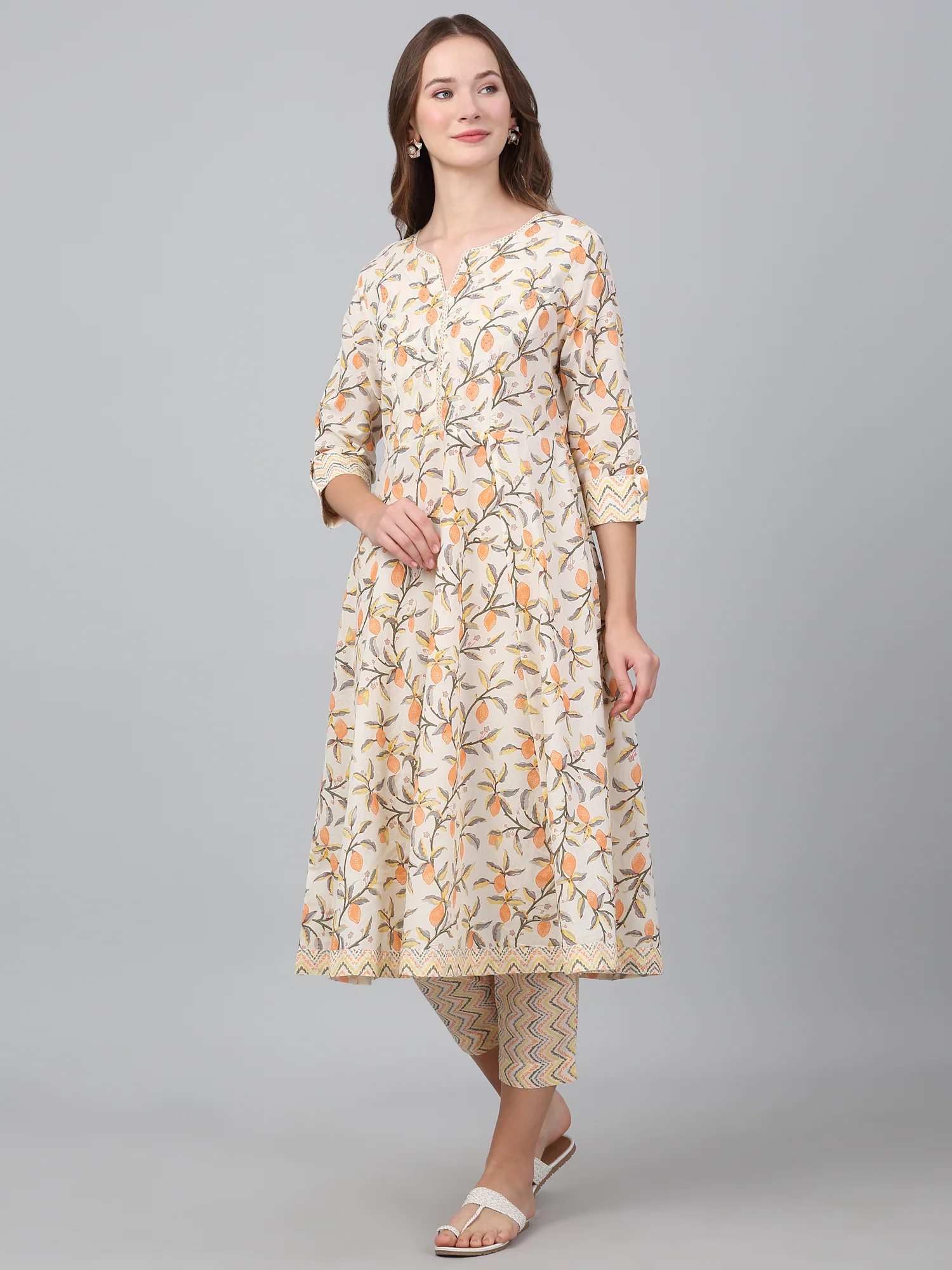 Women's Off White Printed Casual Kurta Plazzo Set - Image 3