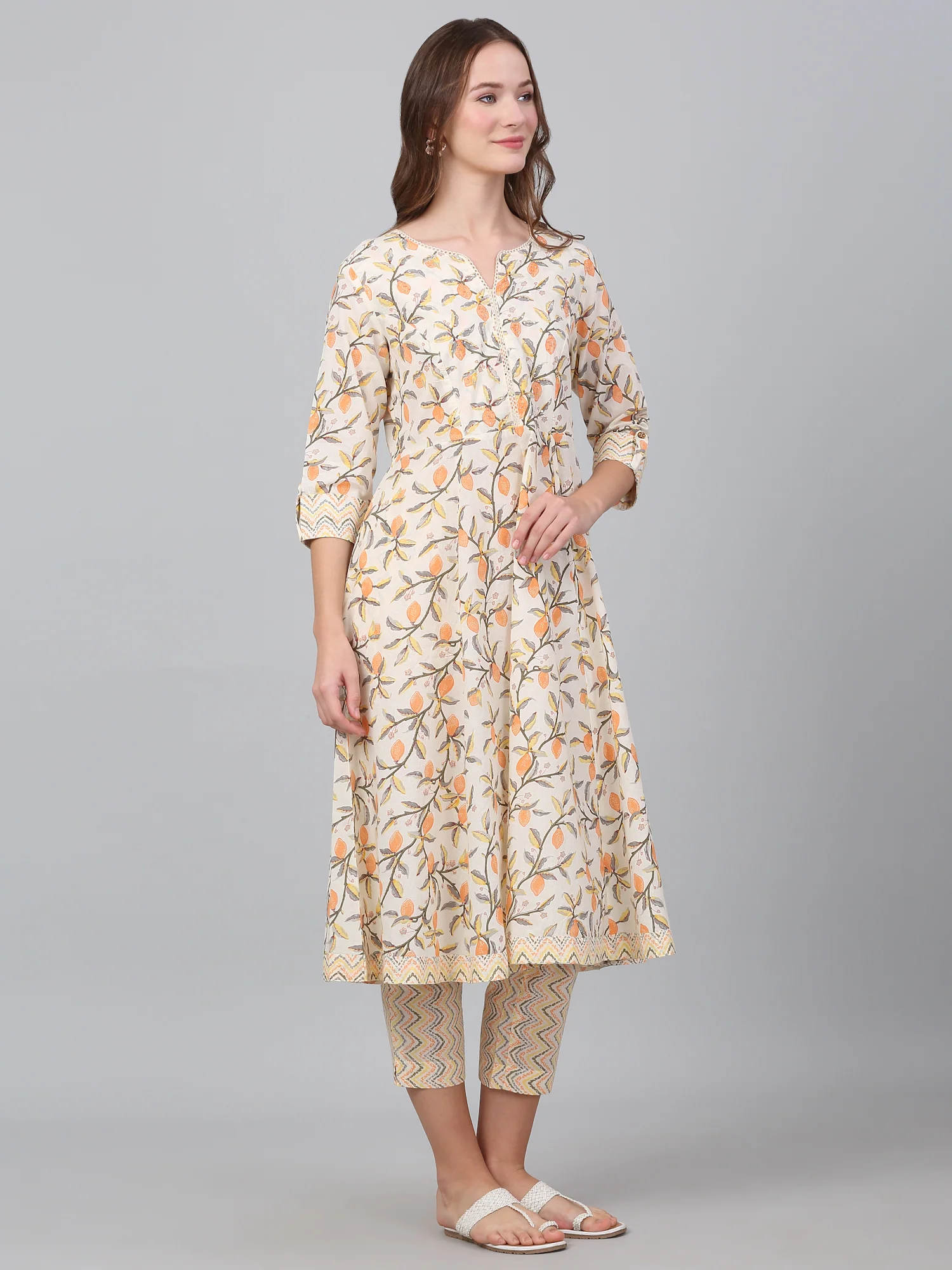 Women's Off White Printed Casual Kurta Plazzo Set - Image 4