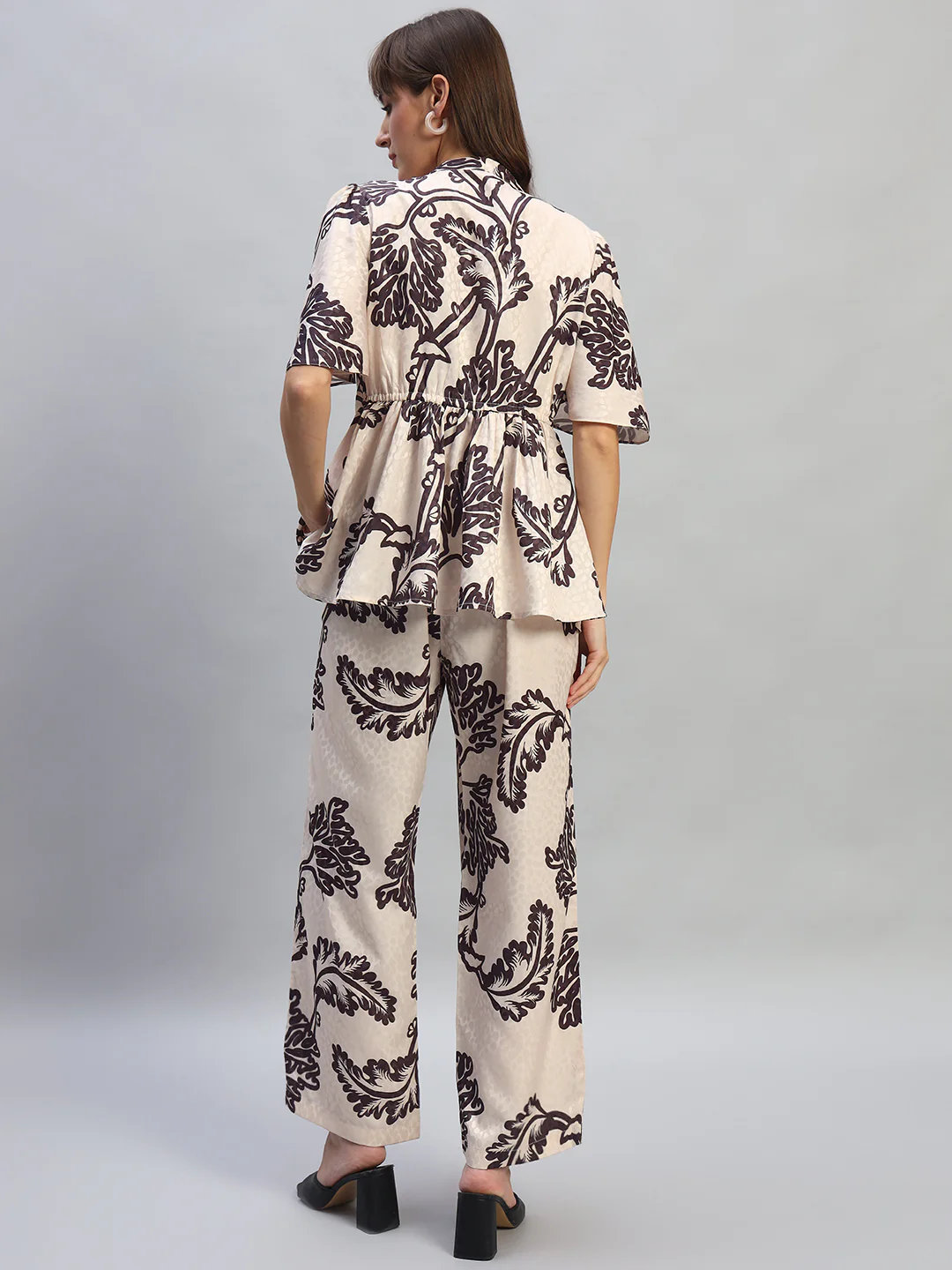 Women's Printed Beige V-Neck Half Sleeves Co-ord-Set - Image 4