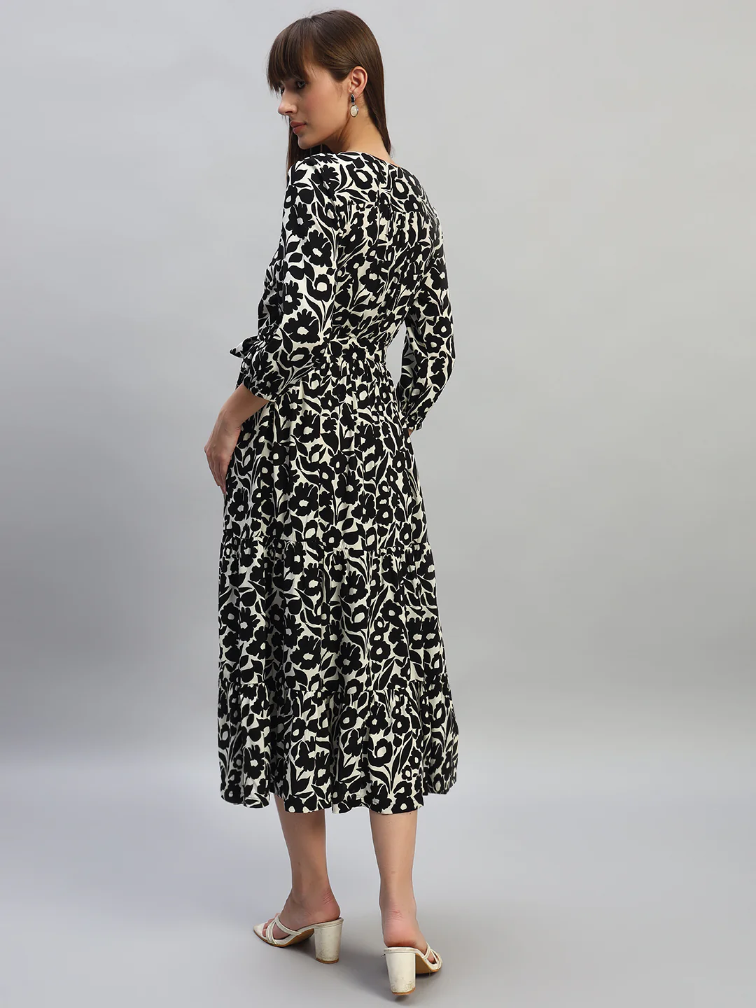 Women's Printed Black V-Neck 3/4th Sleeves Casual Dress - Image 4