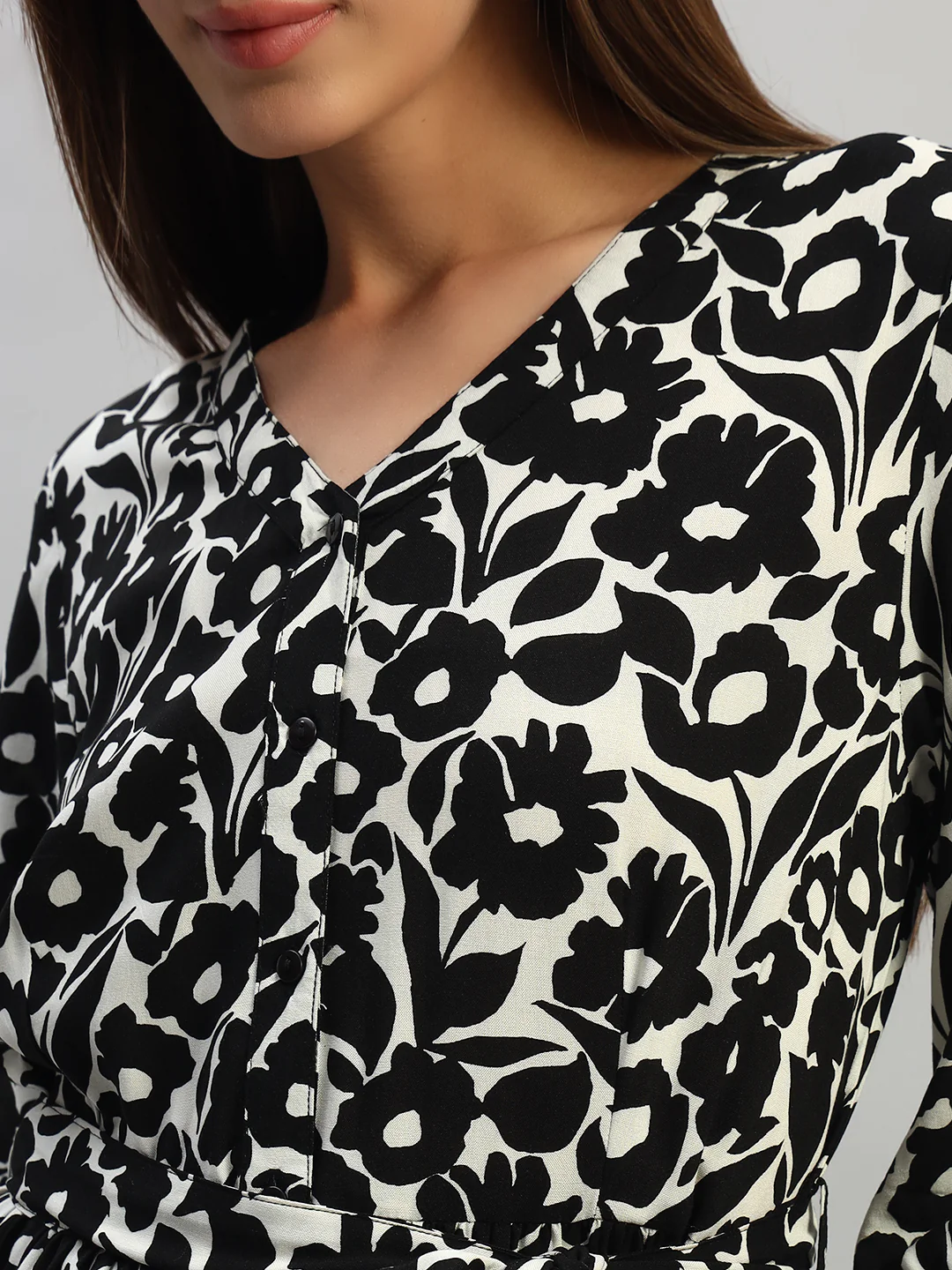 Women's Printed Black V-Neck 3/4th Sleeves Casual Dress - Image 6