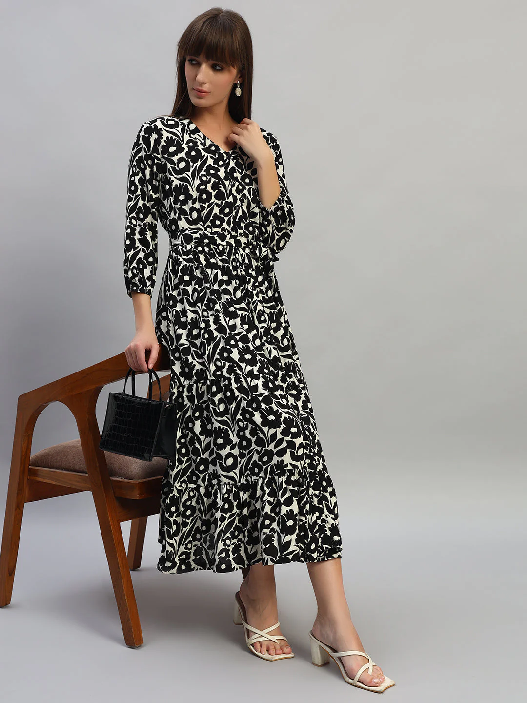 Women's Printed Black V-Neck 3/4th Sleeves Casual Dress - Image 7