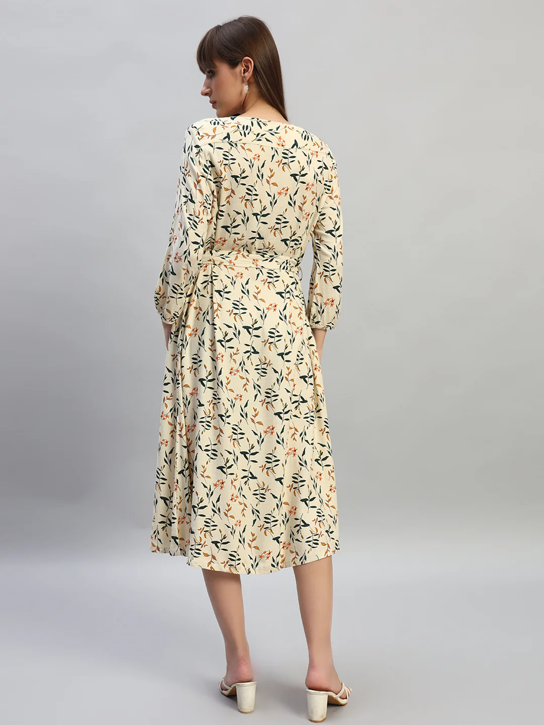 Women's Printed Ivory V-Neck 3/4th Sleeves Casual Dress - Image 4