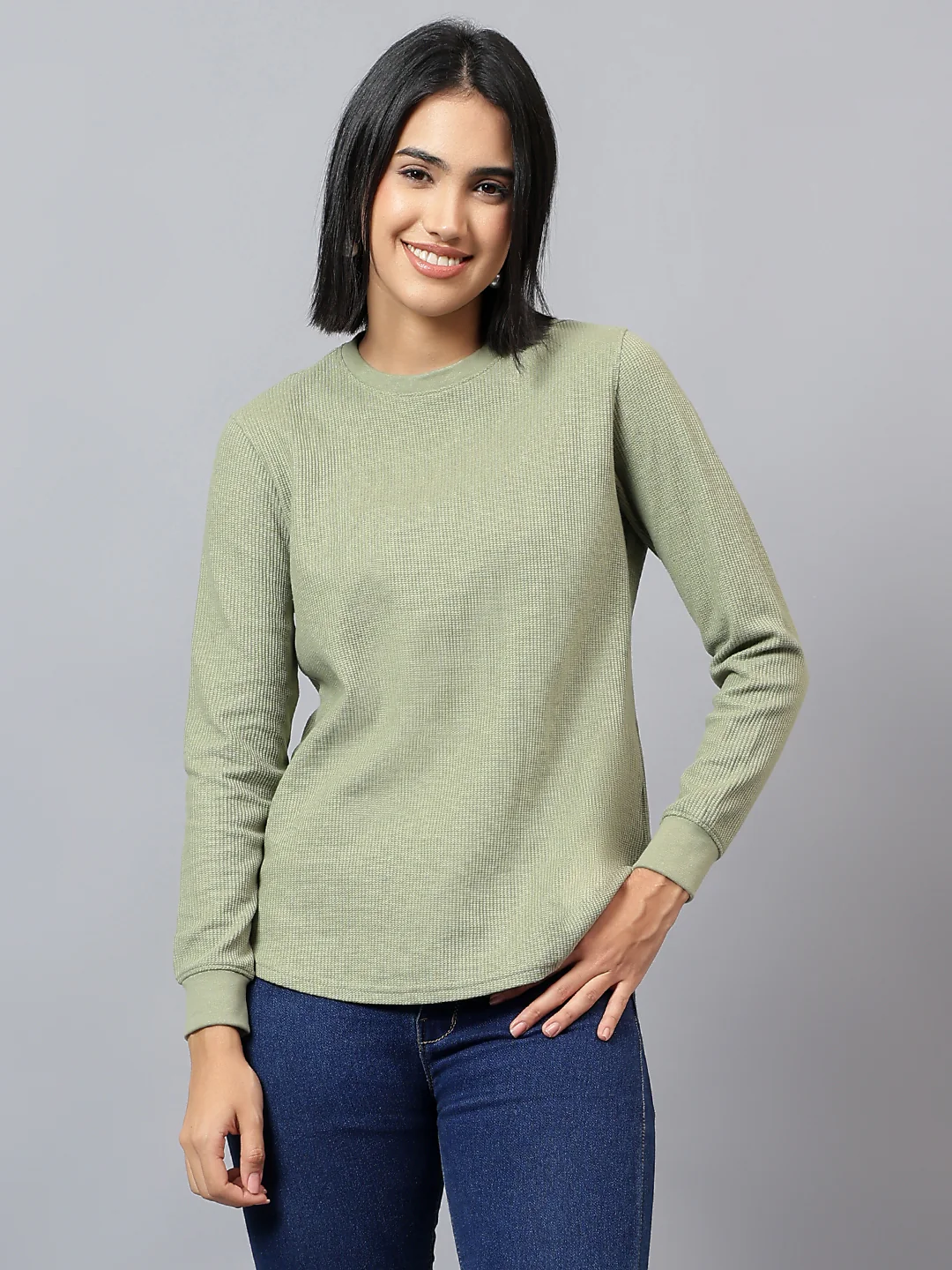 Women's Solid Green Round Neck Tshirt - Image 2
